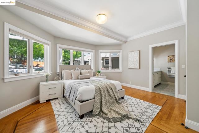 9 Burton Vista Ct, Lafayette CA: https://media.crmls.org/mediaz/a8fb17ff-acc3-4764-8d99-f4ff835a97f4.jpg