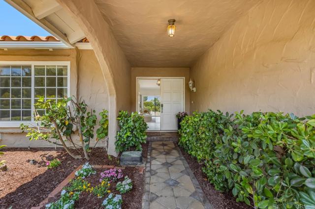 Detail Gallery Image 5 of 34 For 2476 Pinewood St, Del Mar,  CA 92014 - 3 Beds | 2 Baths