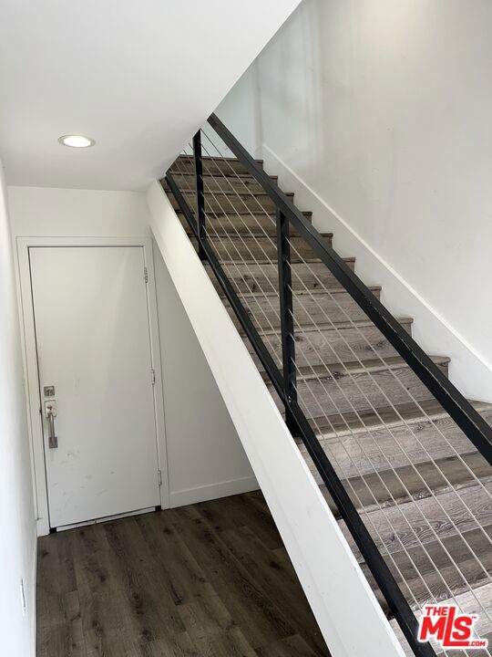 2121 S Burnside Avenue, Los Angeles CA: https://media.crmls.org/mediaz/a8fb21f1-3a7d-4c88-b7c3-207ac1afb430.jpg
