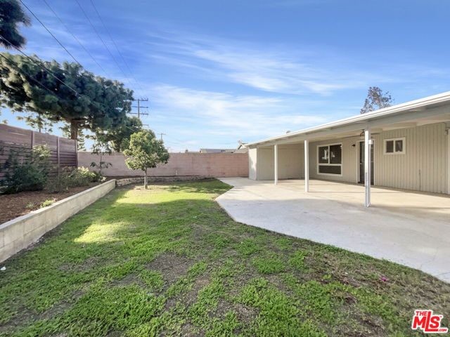 226 Calle La Sombra, Camarillo CA: https://media.crmls.org/mediaz/a8fb3e37-7acb-444b-b7f8-39a973f9b46b.jpg