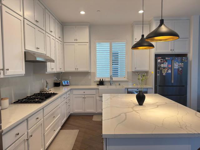 5808 Nugget Way, Dublin CA: https://media.crmls.org/mediaz/a8fb4feb-521f-4ada-89a7-ff6450ee5576.jpg