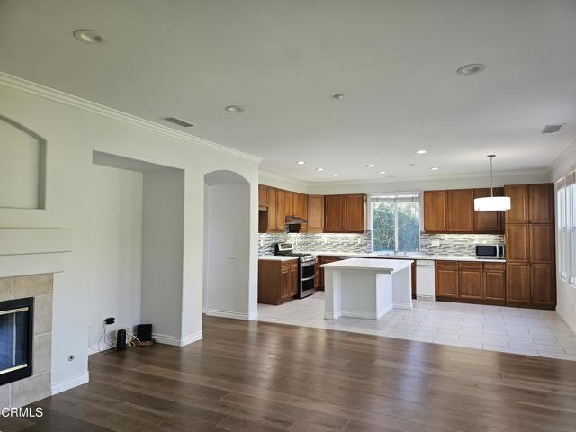 Detail Gallery Image 11 of 38 For 7454 Chanteclair Ct, Los Angeles,  CA 91042 - 5 Beds | 3 Baths