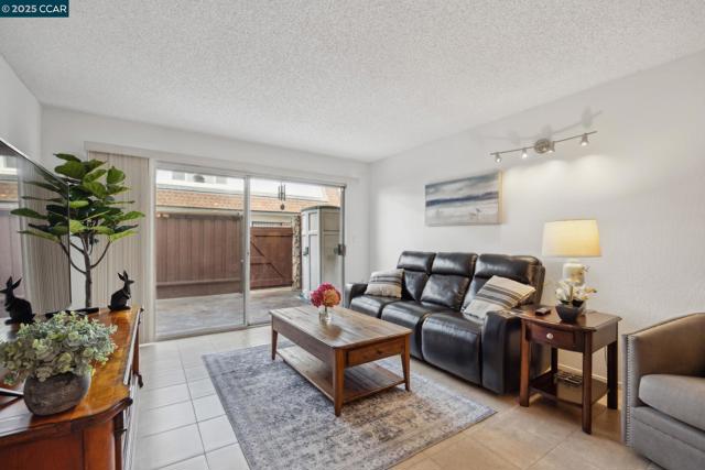 14295 Doolittle Dr, San Leandro CA: https://media.crmls.org/mediaz/a8fbb50f-e42a-4a81-855b-a8bca0b1a00e.jpg