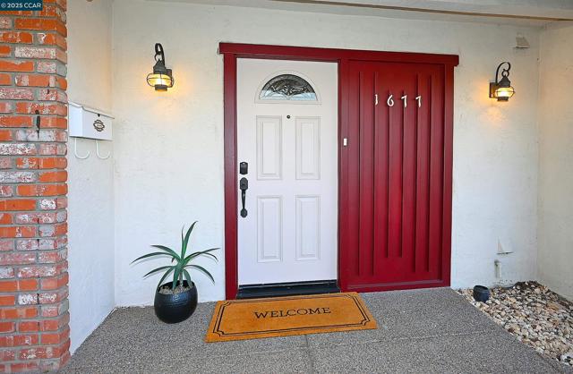 1677 6Th St, Concord CA: https://media.crmls.org/mediaz/a8fbf379-edf8-4cc4-acbf-8db497035266.jpg
