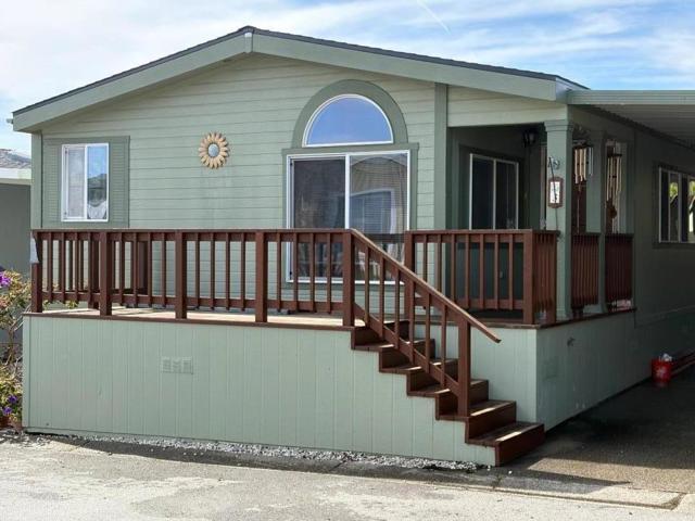 3 Lighthouse Road, Half Moon Bay CA: https://media.crmls.org/mediaz/a8fc0af0-1d75-479f-9fa5-c36bb1216828.jpg