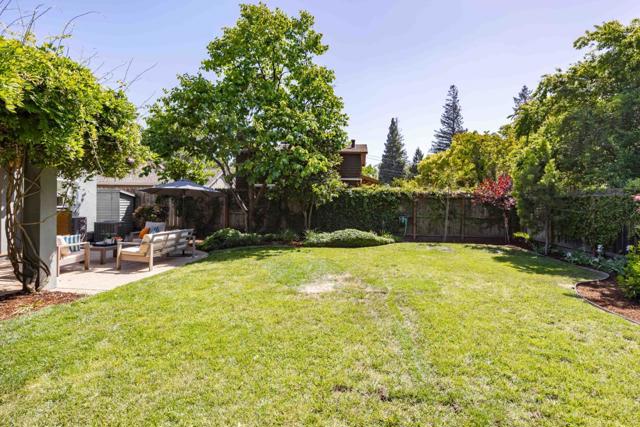 590 Military Way, Palo Alto CA: https://media.crmls.org/mediaz/a8fc52e2-a679-412b-863e-a12db26a07ad.jpg