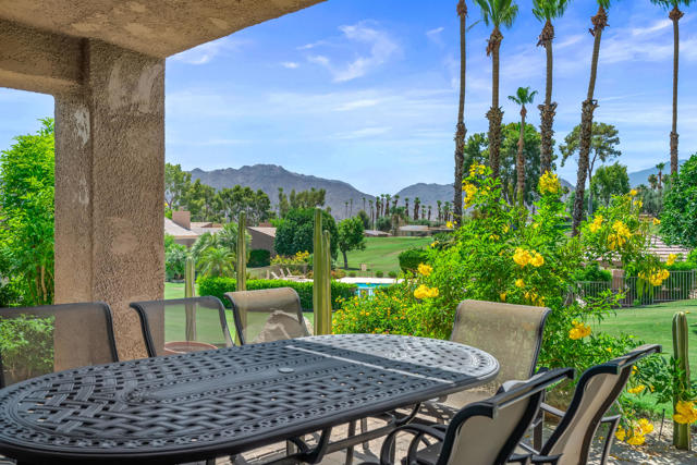 73259 Boxthorn Lane, Palm Desert CA: https://media.crmls.org/mediaz/a8fcb952-9ca9-43e8-bd42-e31dfba23132.jpg