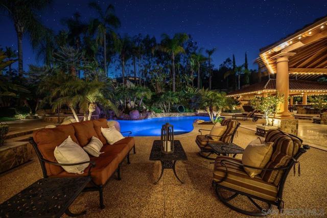 15397 Rock Creek Ln, El Cajon CA: https://media.crmls.org/mediaz/a8fd30d0-c623-40da-9fce-2a658f344d74.jpg