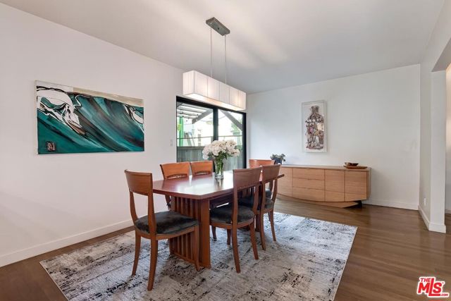 832 Superba Avenue, Venice CA: https://media.crmls.org/mediaz/a8fd91df-45a5-4cdf-a6bd-f3243c1e2158.jpg