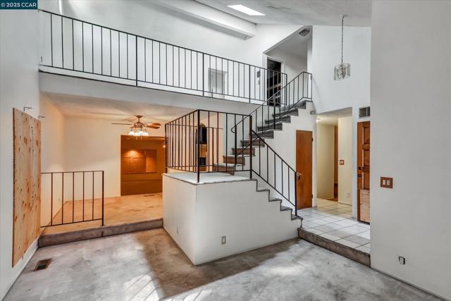 1069 16Th St, Oakland CA: https://media.crmls.org/mediaz/a8fdd313-60b9-491e-8b3c-86670a157f08.jpg