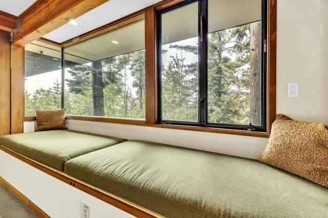 25281 Deer Path, Idyllwild CA: https://media.crmls.org/mediaz/a8fe071d-e8be-4e1a-88e1-e113c13b977b.jpg