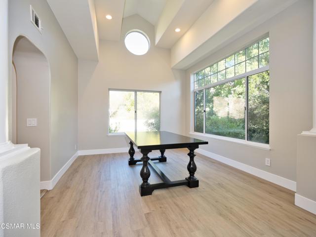 2461 Kirsten Lee Drive, Westlake Village CA: https://media.crmls.org/mediaz/a8fe17ed-afeb-4dae-8023-62e4cd58ef23.jpg