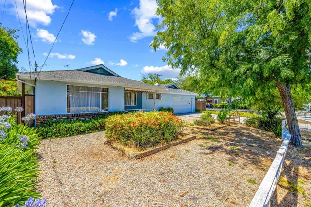 3160 Waverley Street, Palo Alto CA: https://media.crmls.org/mediaz/a8ff4761-ebf2-45b3-a313-3b4c22d76a4b.jpg