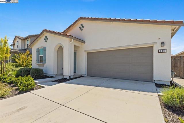 946 Osprey Dr, Lathrop CA: https://media.crmls.org/mediaz/a8ff82b0-25c9-4455-8df8-aad1aaa32ca0.jpg