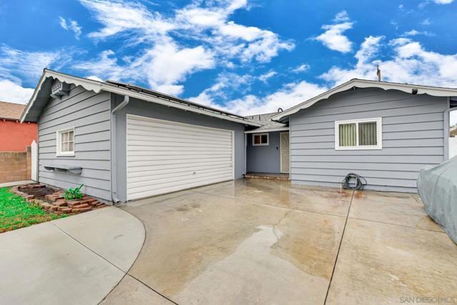 11518 205th St, Lakewood CA: https://media.crmls.org/mediaz/a8ffb452-605b-441c-a078-d346221e4185.jpg