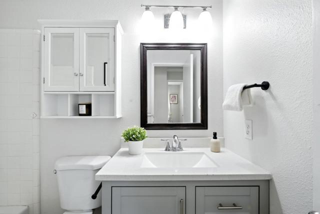 1297 Chesbro Way, Gilroy CA: https://media.crmls.org/mediaz/a9000af4-1efd-49bd-90a6-1ea24dbf5314.jpg