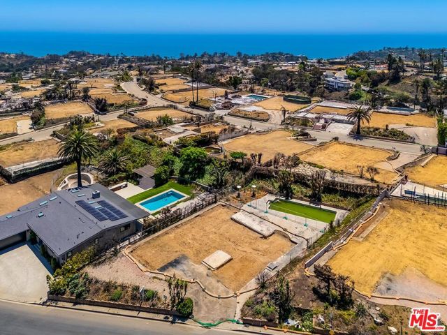 1033 Lachman Lane, Pacific Palisades CA: https://media.crmls.org/mediaz/a900cc73-e92d-4c9b-8301-90bc963ac4f4.jpg