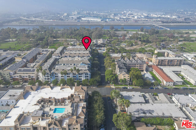730 W 4th Street, Long Beach CA: https://media.crmls.org/mediaz/a901c63e-b0aa-4e41-95ae-3c3fea2dc285.jpg
