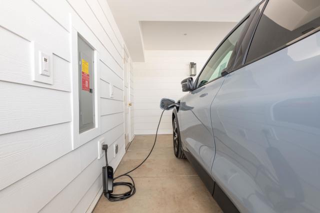 551 Orange Ave, Coronado CA: https://media.crmls.org/mediaz/a901d075-6d4f-4177-8575-51e744e1808e.jpg