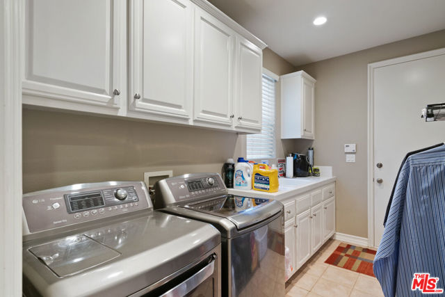 633 Noble Road, Simi Valley CA: https://media.crmls.org/mediaz/a901eb03-1104-45a9-b078-9159db54c906.jpg