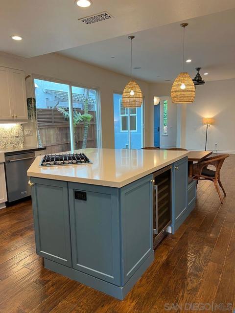 517 N Cedros, Solana Beach CA: https://media.crmls.org/mediaz/a901ef1a-835c-4b8b-808b-2e3a35707439.jpg