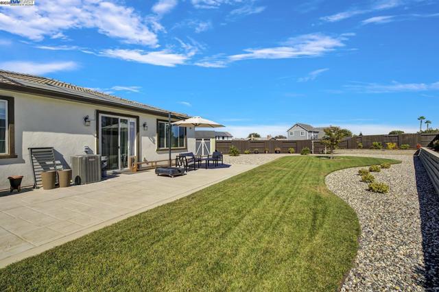 4014 Kenwood Cir, Oakley CA: https://media.crmls.org/mediaz/a902af76-fa9a-4b35-a686-8eb672a4b7ad.jpg