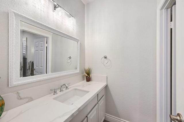 3140 Willow Creek Pl, Escondido CA: https://media.crmls.org/mediaz/a903a1ed-f7aa-4451-8e03-74861e408993.jpg