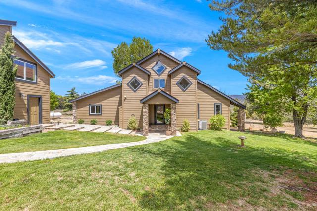 36958 Goldshot Creek Road, Mountain Center CA: https://media.crmls.org/mediaz/a9042775-9ab2-48b5-90fd-43b09160a44b.jpg