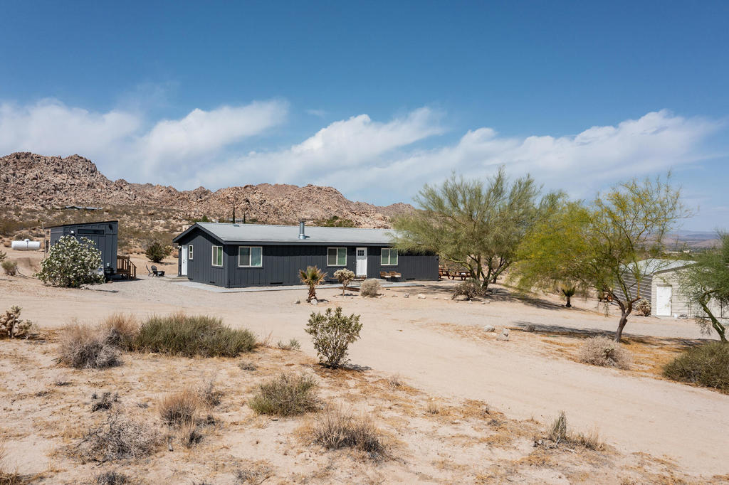 7122 Sunkist Road