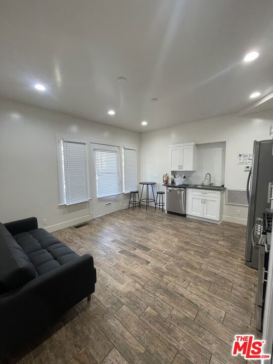 1420 W 28th Street, Los Angeles CA: https://media.crmls.org/mediaz/a90491fb-5ae5-4b4e-bf47-3675f03d894a.jpg
