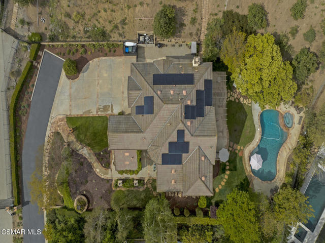 331 Briar Bluff Circle, Thousand Oaks CA: https://media.crmls.org/mediaz/a9049fc3-349c-4e4a-8845-2280250cf18c.jpg
