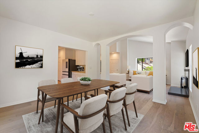 22960 Cass Avenue, Woodland Hills CA: https://media.crmls.org/mediaz/a904d09b-6584-4f1d-9590-37a8c92a71d0.jpg