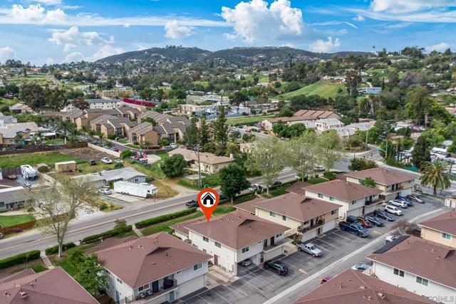 12126 Lemon Crest Dr, Lakeside CA: https://media.crmls.org/mediaz/a904d92a-1121-457f-97e2-a2e20fc0bece.jpg