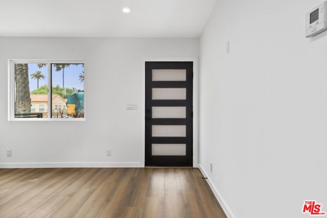2700 S Palm Grove Avenue, Los Angeles CA: https://media.crmls.org/mediaz/a904df01-92ab-4975-bd6a-538fdca043fe.jpg