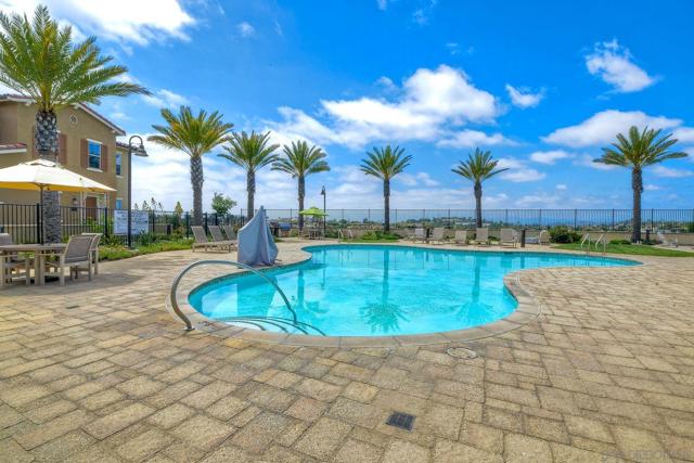 1097 Delpy View Point, Vista CA: https://media.crmls.org/mediaz/a9056ef3-e9e6-4b05-892b-b31e748dd432.jpg