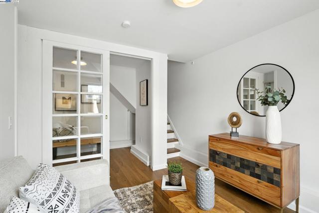 24 Riverton Dr, San Francisco CA: https://media.crmls.org/mediaz/a90668ea-c77e-474c-843c-f2b4fc8dae32.jpg