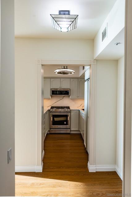 500 W Harbor Dr, San Diego CA: https://media.crmls.org/mediaz/a9075e8d-7f1b-4b48-a895-235035a6ca96.jpg