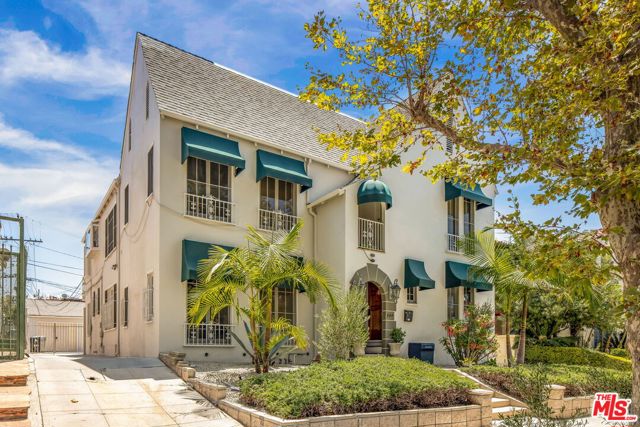 842 S Sycamore Avenue, Los Angeles CA: https://media.crmls.org/mediaz/a9079af7-ea94-410a-b818-2778ec83280c.jpg