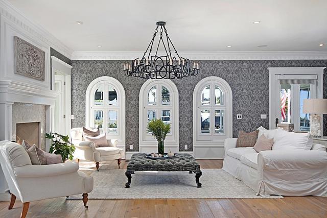 1105 F Avenue, Coronado CA: https://media.crmls.org/mediaz/a907e716-d0b5-4fa5-b4e3-1b115c00577c.jpg