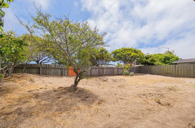 3114 Flower Circle, Marina CA: https://media.crmls.org/mediaz/a90803fc-ca20-4783-8734-d57739adb4cf.jpg