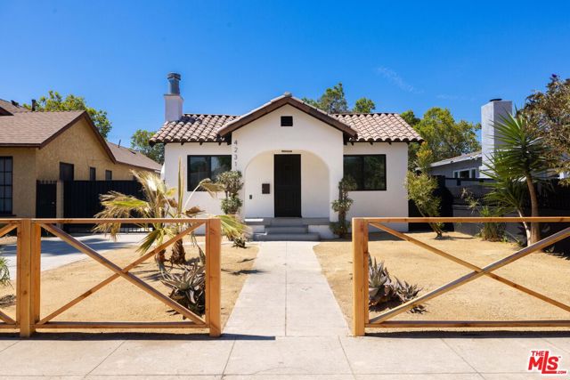 4231 3rd Avenue, Los Angeles CA: https://media.crmls.org/mediaz/a9081d32-2ebc-424d-a1f1-8d055541dcae.jpg
