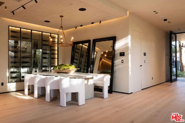 13221 Hesby Street, Sherman Oaks CA: https://media.crmls.org/mediaz/a90932cf-a87c-44ed-a882-2a38f42a5279.jpg