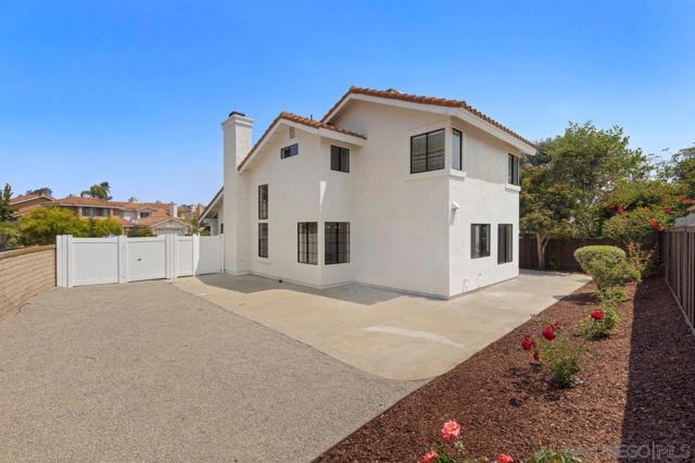 10785 Chinon Circle, San Diego CA: https://media.crmls.org/mediaz/a9095f0f-c3f9-4eb2-80f5-0fbbbb585909.jpg