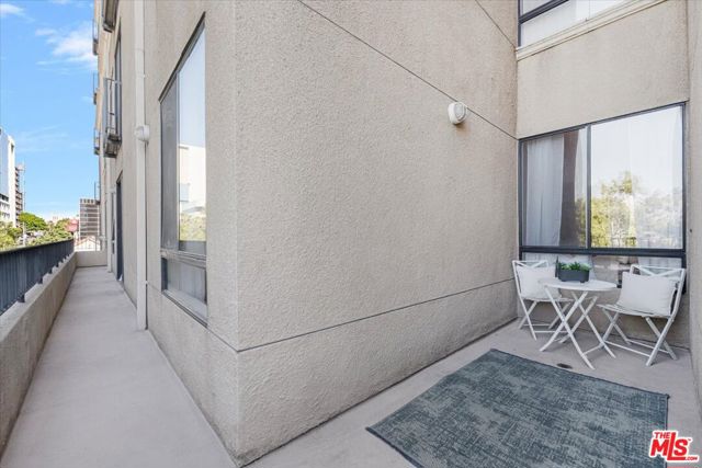 625 S Berendo Street, Los Angeles CA: https://media.crmls.org/mediaz/a9097a6e-6dc5-453c-8ff2-93f92c7e2e9e.jpg