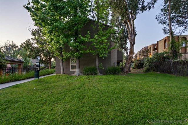 1350 N Escondido Blvd, Escondido CA: https://media.crmls.org/mediaz/a90a8721-2614-4680-bb1e-37cba1b283be.jpg