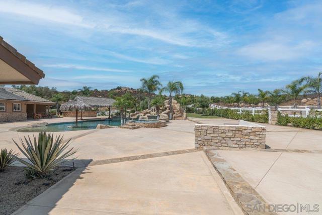 Image 68 of 75 For 37789 Avenida La Cresta