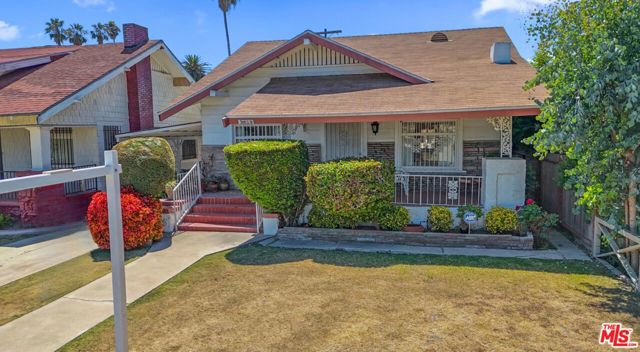 3613 S Gramercy Place, Los Angeles CA: https://media.crmls.org/mediaz/a90aca09-66ca-4094-bac8-06bf35ec2882.jpg