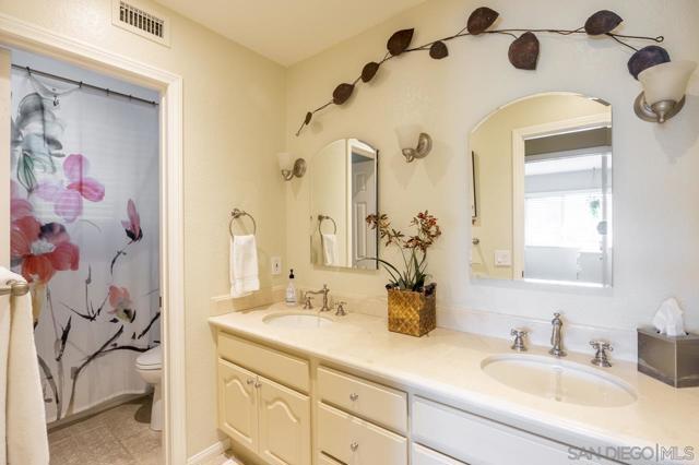 3245 Brookside Ln, Encinitas CA: https://media.crmls.org/mediaz/a90adbea-f1d1-43b2-951c-af12309c1c99.jpg