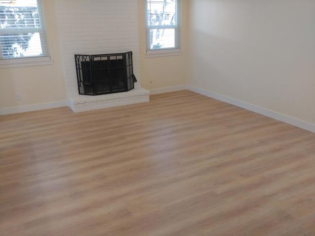 139 Heather Ave, Hercules CA: https://media.crmls.org/mediaz/a90bc197-7e79-4270-a00e-68508540d672.jpg