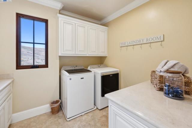 6340 Inspiration Ter, Pleasanton CA: https://media.crmls.org/mediaz/a90c73ba-d0bb-4f66-95a9-eb8f86940dc2.jpg
